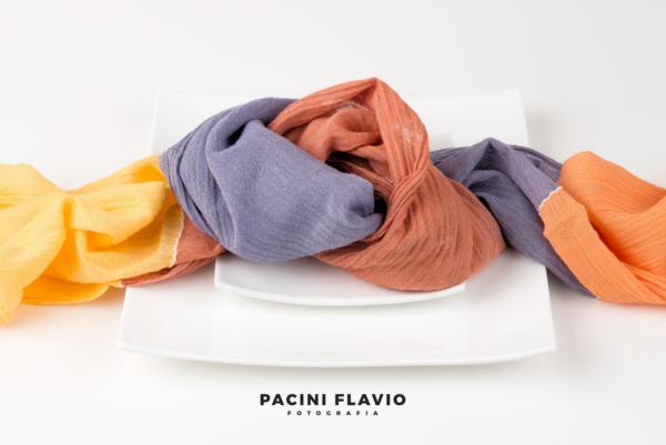 Foto still life di sciarpa colorata