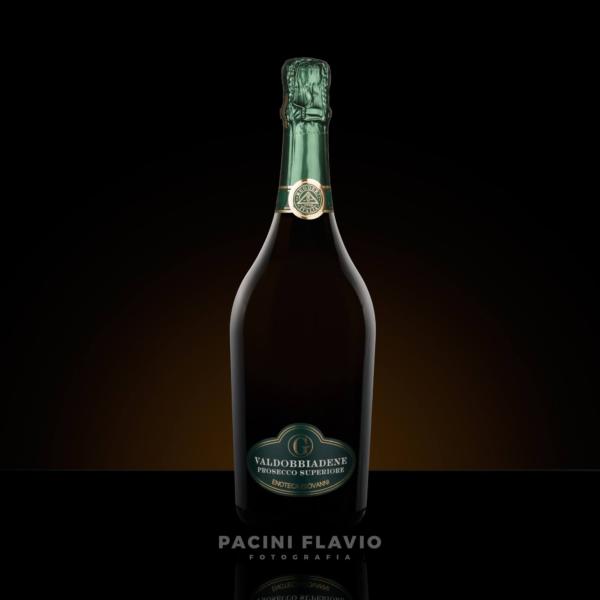 Fotografia still life di bottiglia di vino prosecco