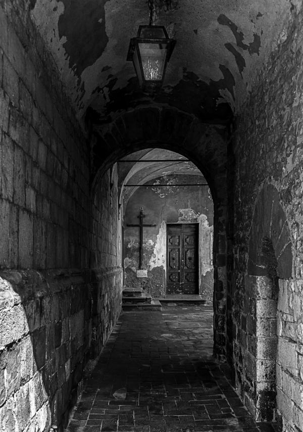 Portico di vecchia chiesa